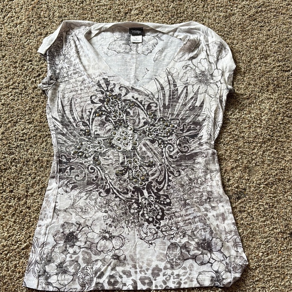 Vanity Fitted Graphic Cap Sleeve Tee White Black
